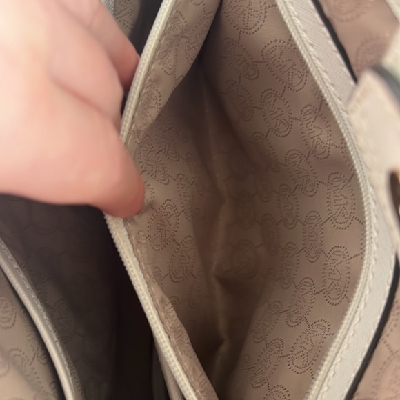 Michael Kors white large hamilton 2 way bag. - Picture 9 of 14